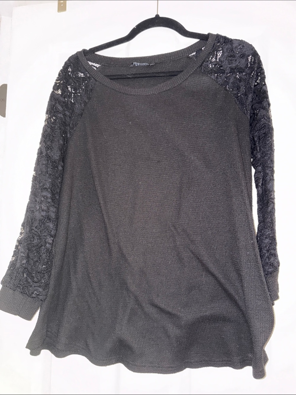 BloomChic Black Lace-Raglan Sweatshirt